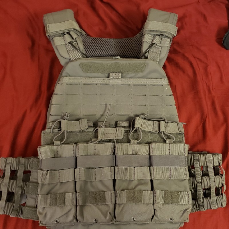 SOLD 5.11 tac tec plate carrier and 5.11 ak double pouches | HopUp Airsoft