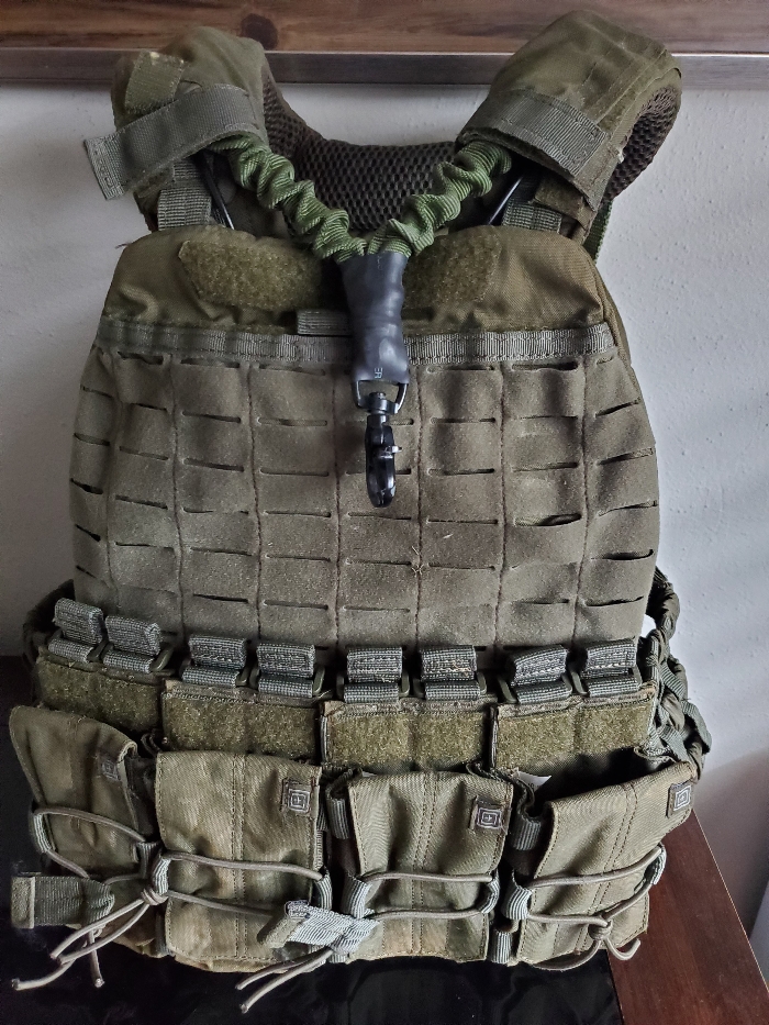 5.11 Plate Carrier w mag pouches | HopUp Airsoft