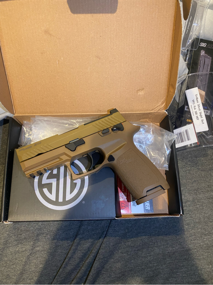 (SOLD) Upgraded Sig M18 with 3 mags | HopUp Airsoft