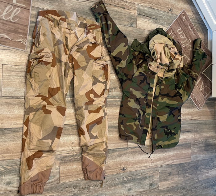 AdventureTech Reversible Goretex Jacket Woodland/TriColor Desert (L) and  M90K Swedish Camo Pants (34)