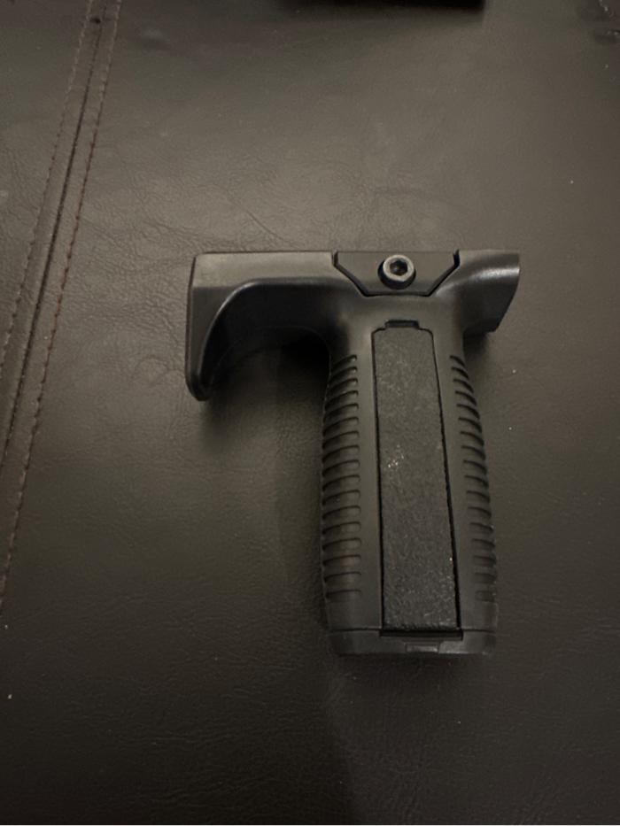 kriss vertical foregrip with integrated finger stop