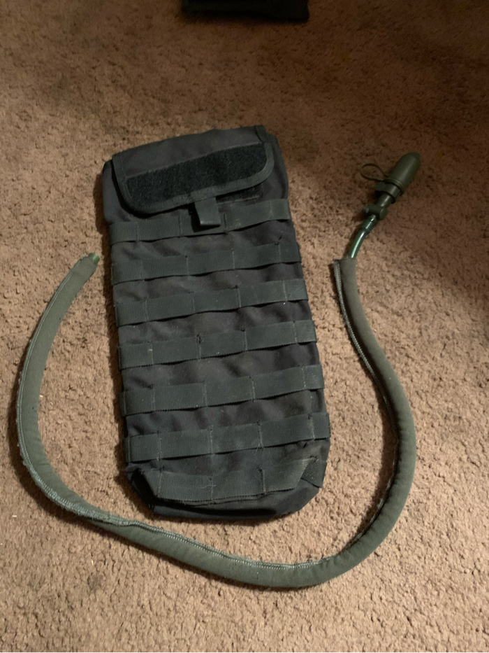 Hydration molle pouch and drinking tube/sleeve | HopUp Airsoft