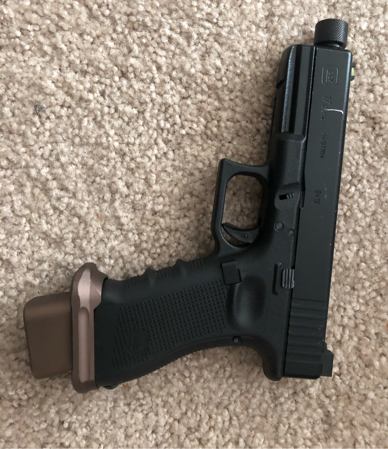 SOLD Elite force glock 17 with threaded barrel and magwell | HopUp Airsoft