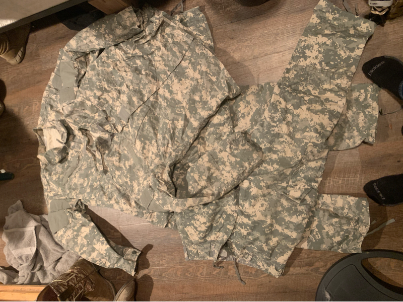 two sets of medium army uniforms | HopUp Airsoft